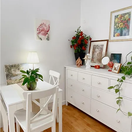 Privee, Sdb Partage, Arc De Triomphe, Metro 1, T3b, Rer C E A