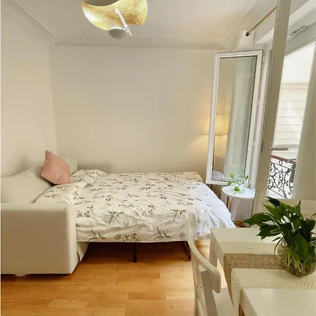 Kwatera prywatna Privee, Sdb Partage, Arc De Triomphe, Metro 1, T3b, Rer C E A *