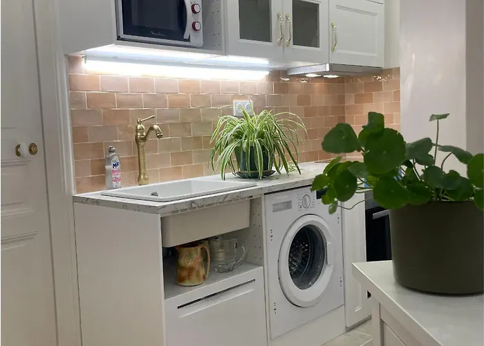 Quarto em Acomodações Particulares Privee, Sdb Partage, Arc De Triomphe, Metro 1, T3b, Rer C E A