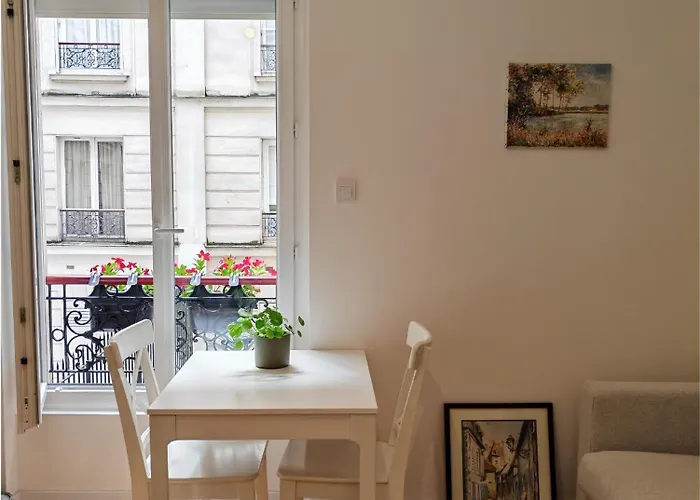 Privee, Sdb Partage, Arc De Triomphe, Metro 1, T3b, Rer C E A Paris