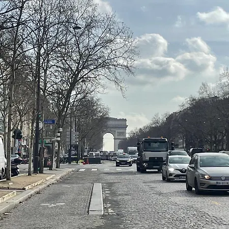 Privee, Sdb Partage, Arc De Triomphe, Metro 1, T3b, Rer C E A Rum i privatbostad *