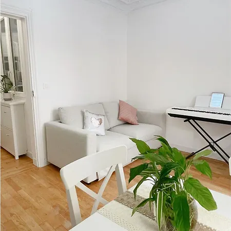 Privee, Sdb Partage, Arc De Triomphe, Metro 1, T3b, Rer C E A Rum i privatbostad