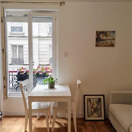 Privee, Sdb Partage, Arc De Triomphe, Metro 1, T3b, Rer C E A 파리