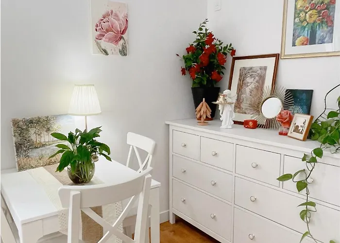 Privee, Sdb Partage, Arc De Triomphe, Metro 1, T3b, Rer C E A