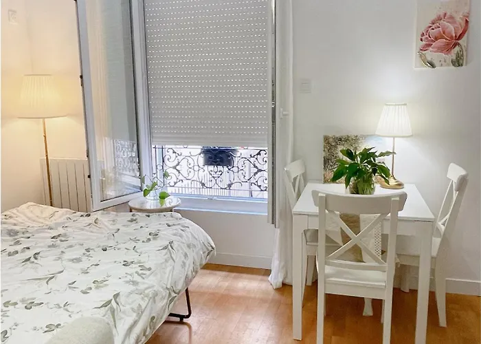 Privee, Sdb Partage, Arc De Triomphe, Metro 1, T3b, Rer C E A Privatunterkunft Paris